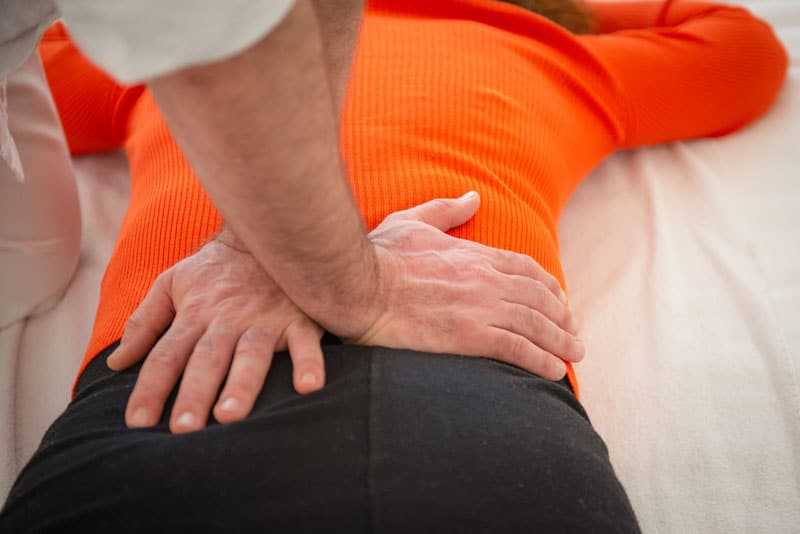 https://terredessens.ch/wp-content/uploads/2023/01/Shiatsu-geneve.jpg